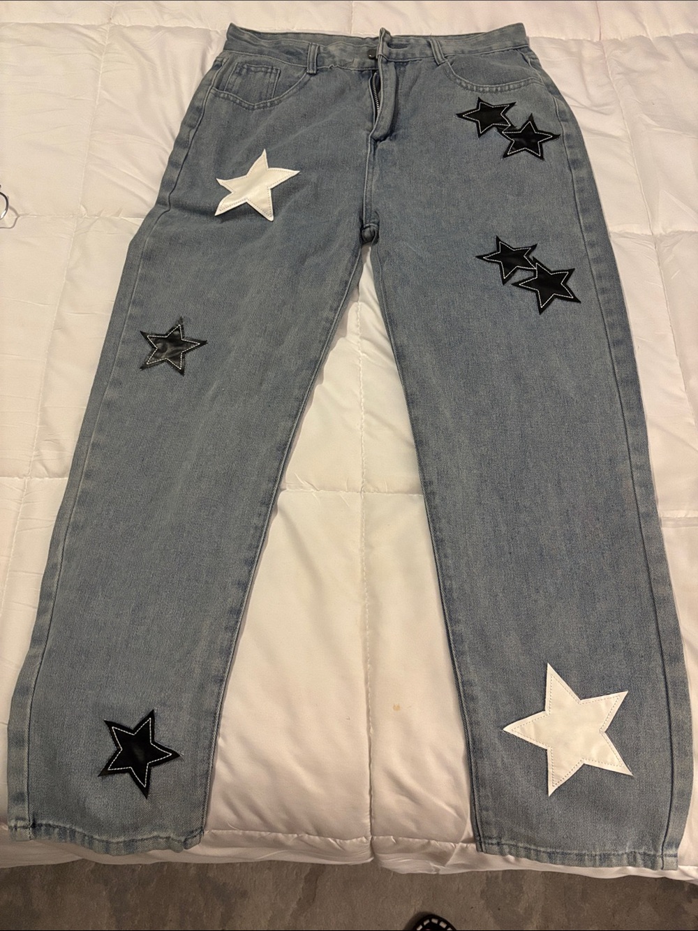 Light Wash Star-Appliqué Boyfriend Jeans - White & Black Stars